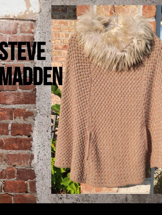 Steve Madden Sweaters - Steve Madden Taupe Knit Sweater Poncho with Faux-Fur Collar Trim